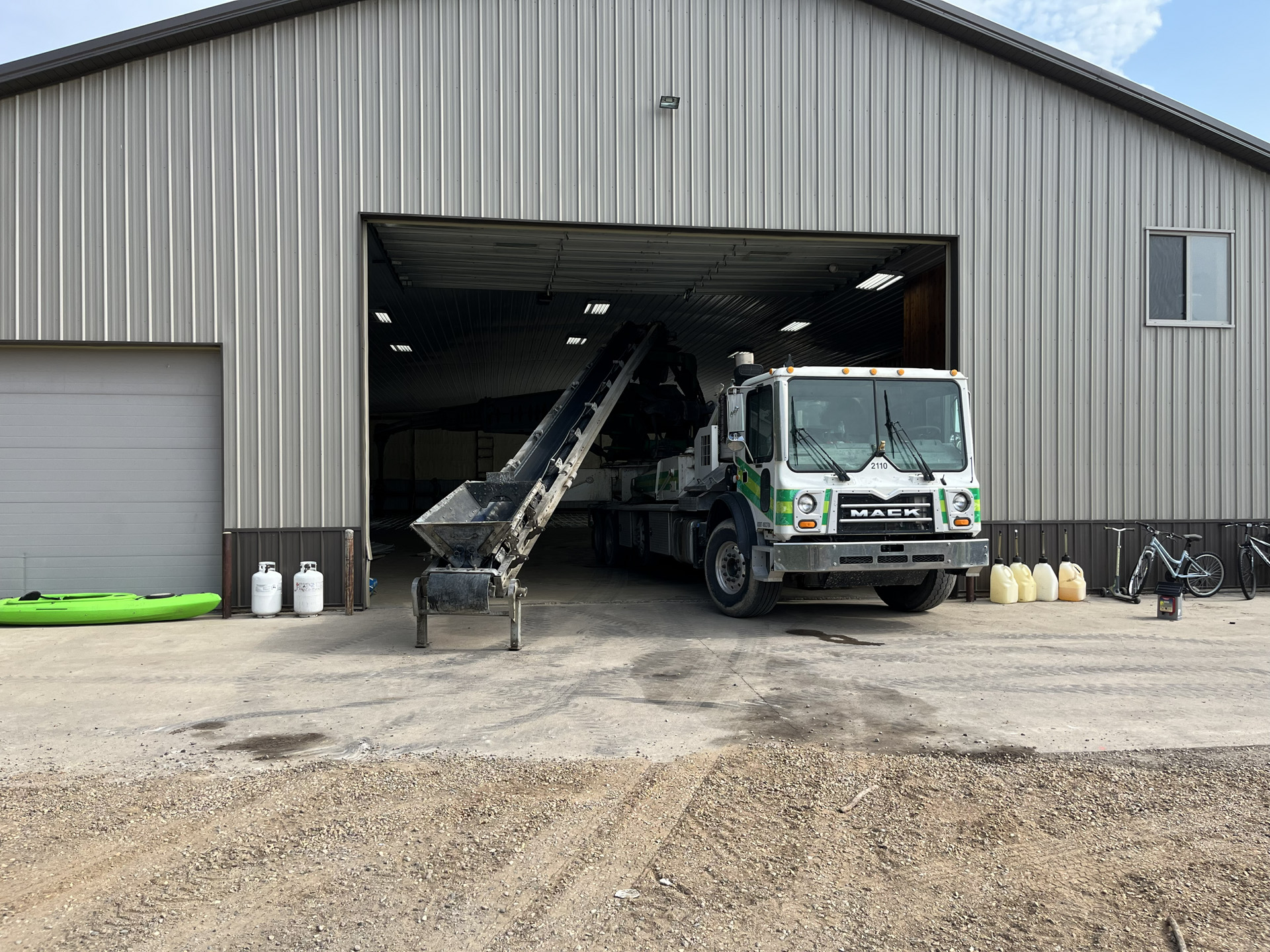 Telebelt placing material inside a building